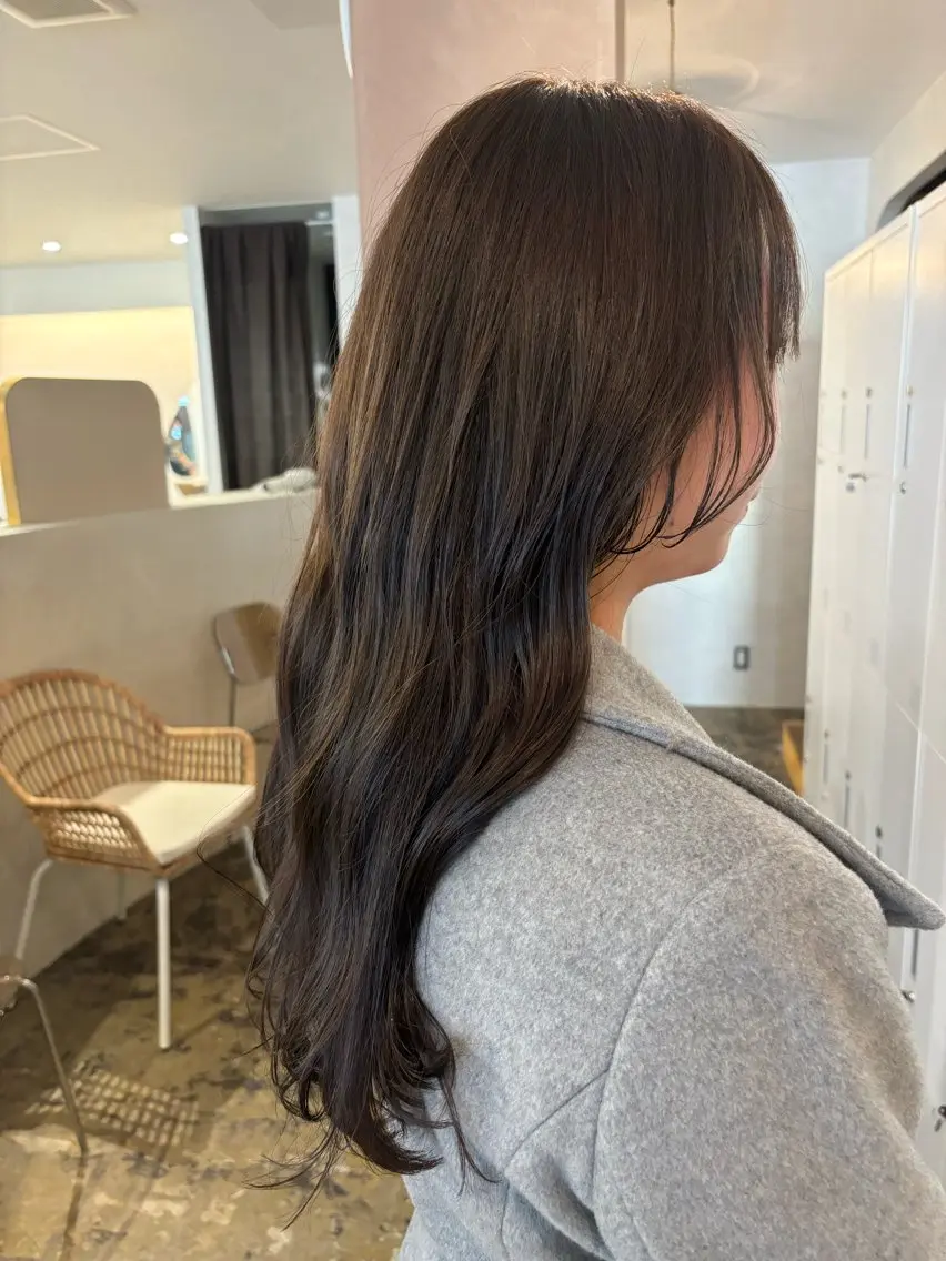 ロング カット ヘアカラー トリートメント モエカ -YUCCA-のヘアスタイル