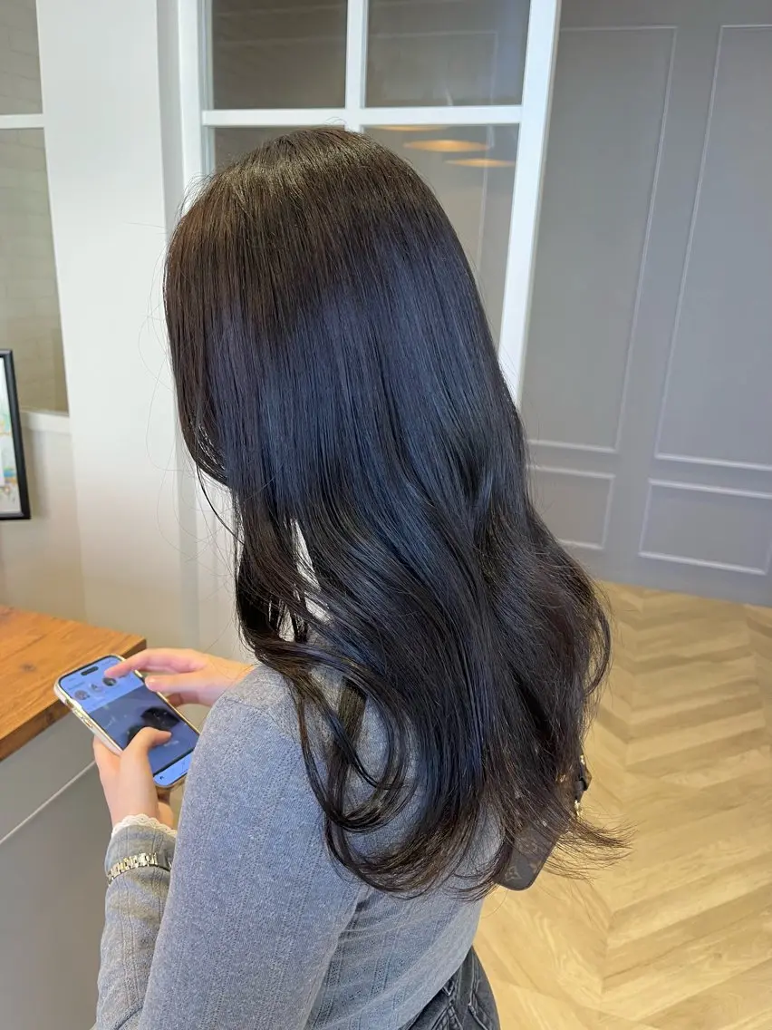 セミロング カラー オリーブカラー GOODDAY ヘアサロンのヘアスタイル