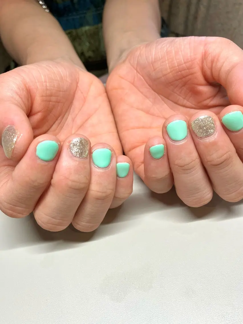 ネイル フットネイル ラメ(グリッター) シルバー 夏ネイル ハンドネイル fun the nail ayakaのネイルデザイン