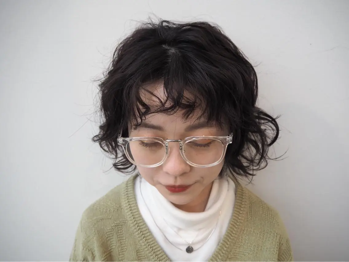 ミディアム パーマ ミディアムパーマ tomo🍒パーマ ハイトーン似合わせのヘアスタイル