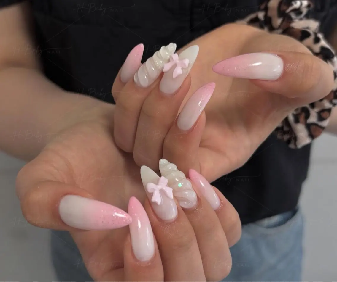 ネイル オーロラネイル フレンチネイル ジェルネイル ハロウィン キラキラネイル H.baby Nail Salonのネイルデザイン