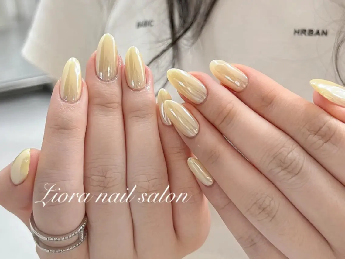 ネイル フレンチネイル ジェルネイル ガーリー グラデーション キラキラネイル Liora nailのネイルデザイン