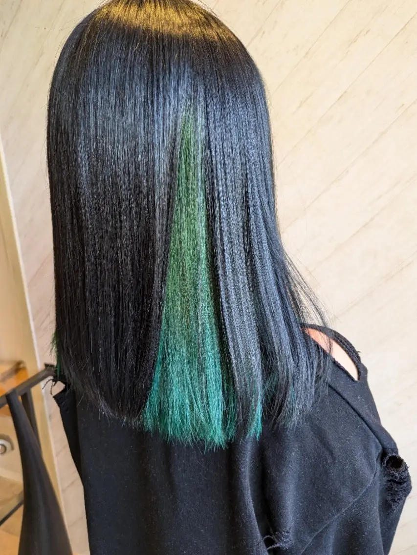 カラー 黒髪 ブリーチ ブルーカラー ブルーブラック 中谷　千鶴 ◎ブリーチカラー得意のヘアスタイル