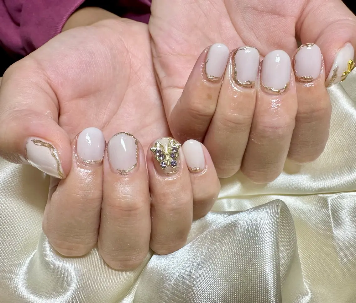 ショート ハンドネイル yuka ⭐︎のネイルデザイン