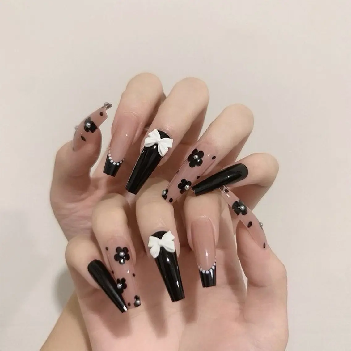 ネイル チークネイル フレンチネイル グラデーション 韓国ネイル マグネットネイル ハンドネイル Hana Nailのネイルデザイン