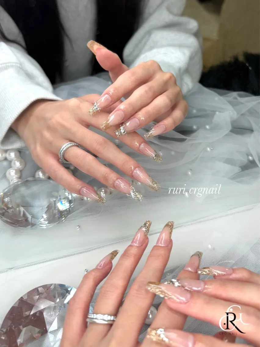ネイル フレンチネイル ゴールド ラメ(グリッター) RURI トレンド スカルプ/美フォルムのネイルデザイン