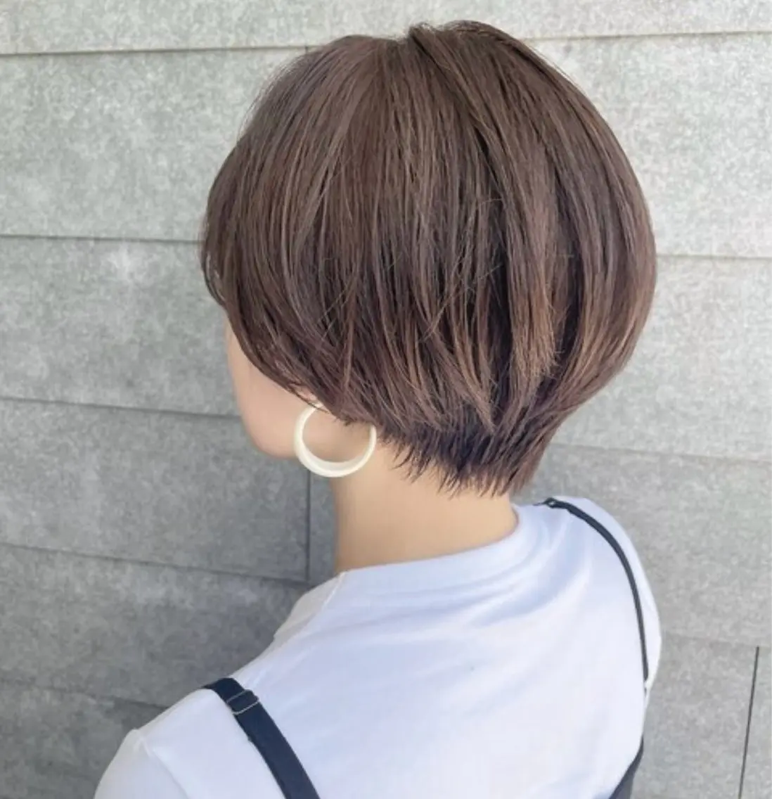 ショート カラー ブリーチ グレージュ ミルクティーグレージュ ブリーチなしカラー ヘアカラー 向野 雫のヘアスタイル