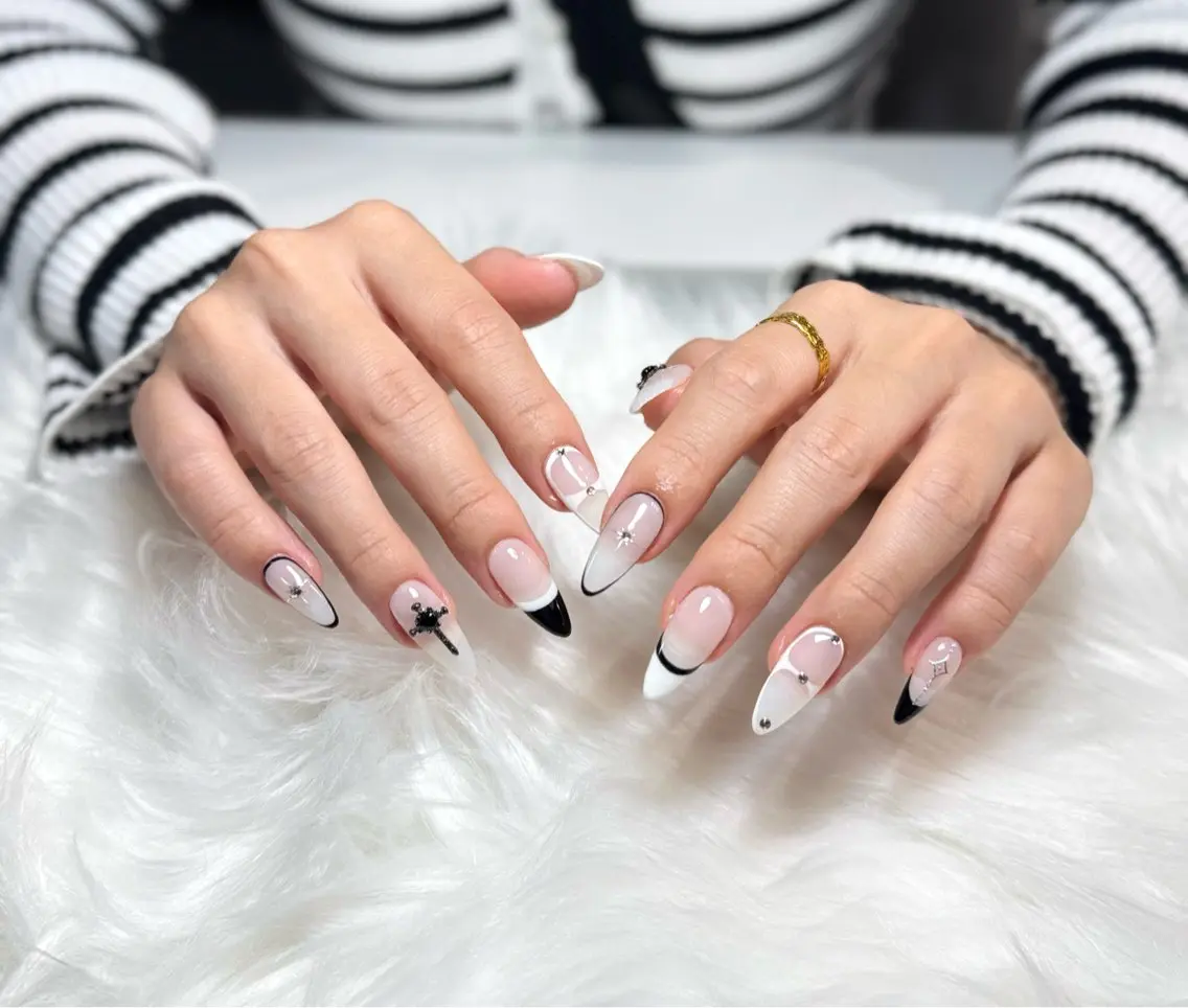 ネイル オーロラネイル チークネイル フットネイル フレンチネイル ジェルネイル Nichi Nailsのネイルデザイン