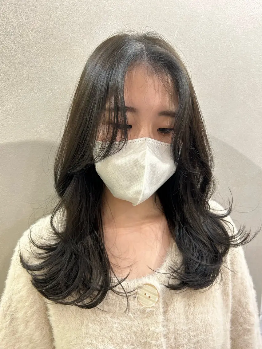 ロング カラー アッシュ アッシュグレー 透明感カラー カット ヘアカラー トリートメント hubhair レイヤー/透明感のヘアスタイル