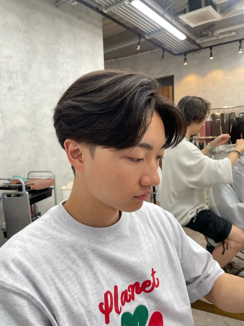 ミディアム メンズ ミディアムパーマ フェザーパーマ メンズパーマ カット パーマ ✨メンズ支持率no1 野上✨のヘアスタイル