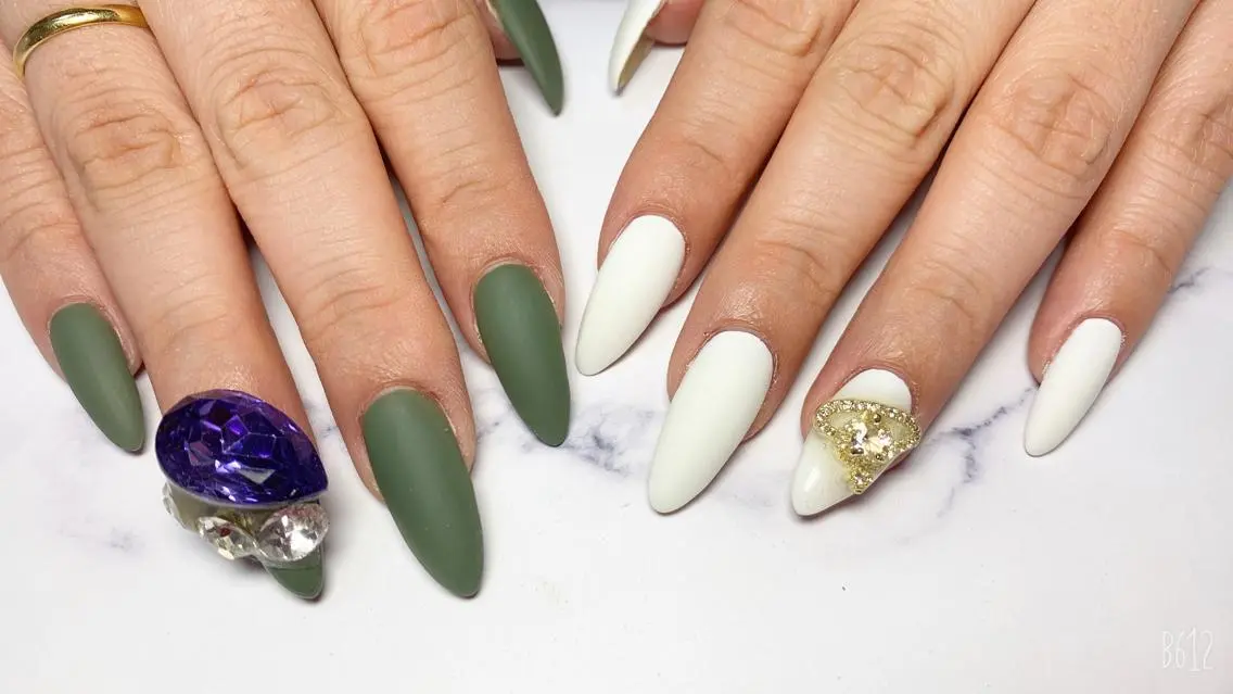 ネイル ストーンネイル ハンドネイル Mani Nailsのネイルデザイン