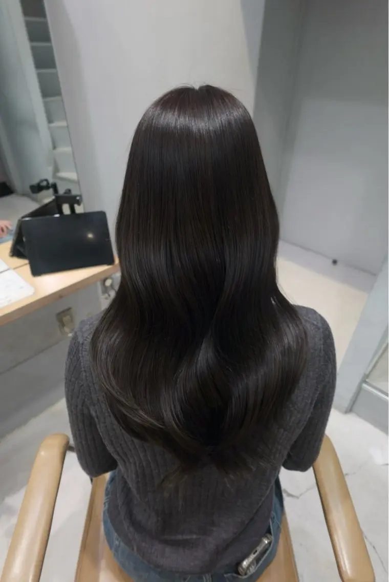 ロング ヘアカラー 油井 緋織のヘアスタイル