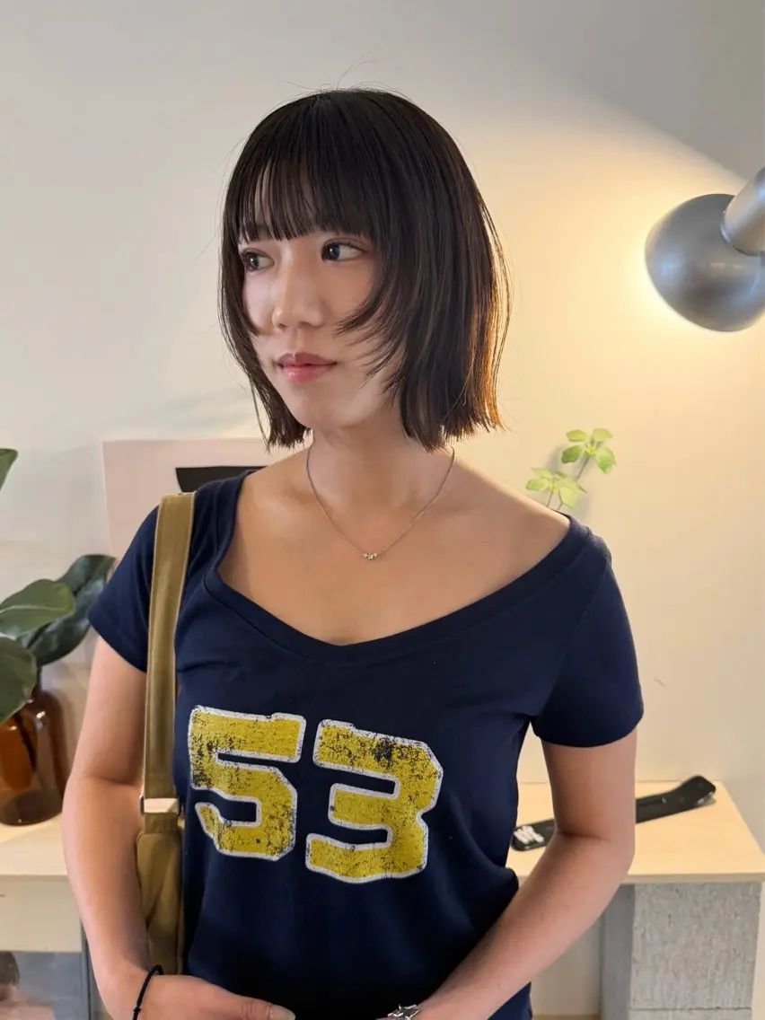 ショート カラー ボブレイヤー ボブ くびれヘア 顔まわりレイヤー ハッシュカット カット ヘアカラー トリートメント MIU/ルーツカラー 顔まわりレイヤーのヘアスタイル