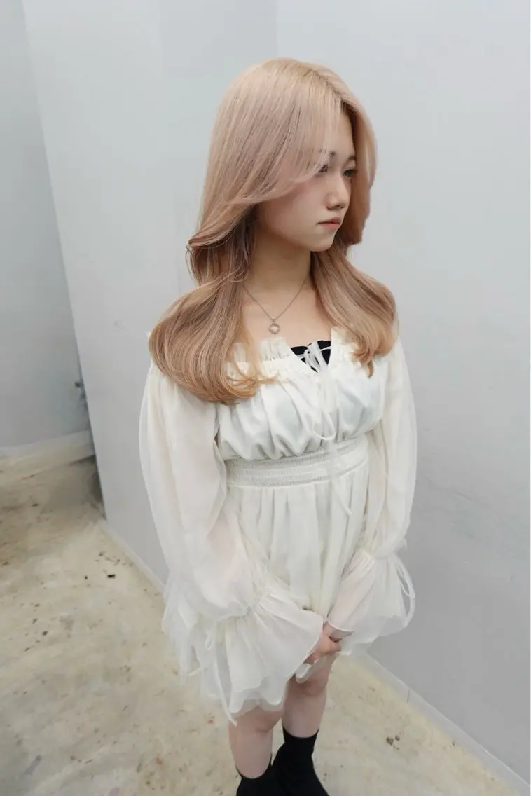 ロング カラー ブリーチ ダブルカラー ハイトーンカラー イルミナカラー ブリーチなしカラー ヘアカラー トリートメント 表参道/透明感カラー 韓国ヘア長田雄希のヘアスタイル