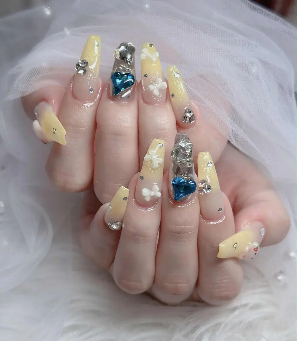 ネイル フレンチネイル ジェルネイル ガラスフレンチ ハロウィン ハート ハンドネイル H.baby Nail Salonのネイルデザイン