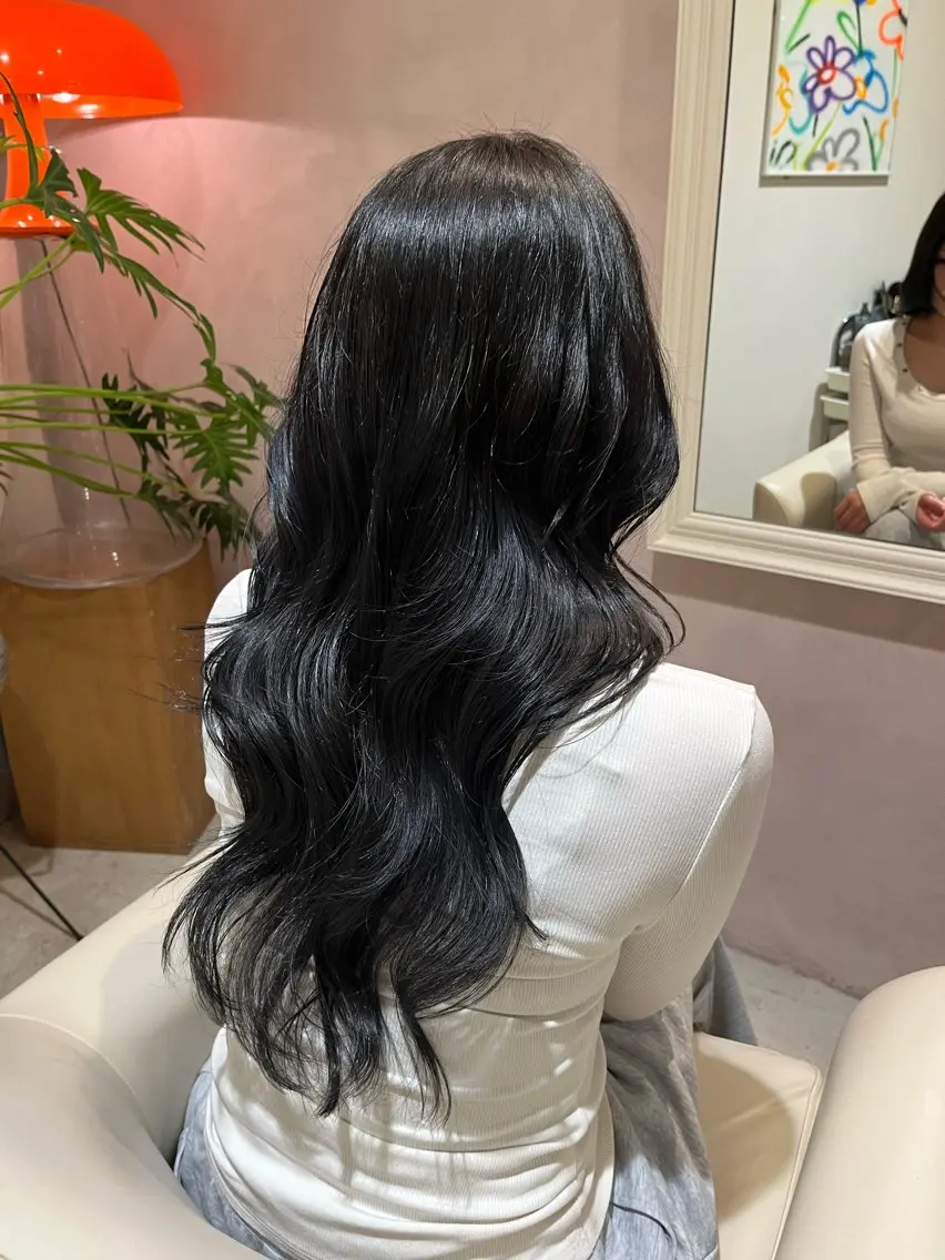 ロング カラー 黒髪 ブルーカラー ブルーブラック ヘアカラー Fleur 西 優希のヘアスタイル
