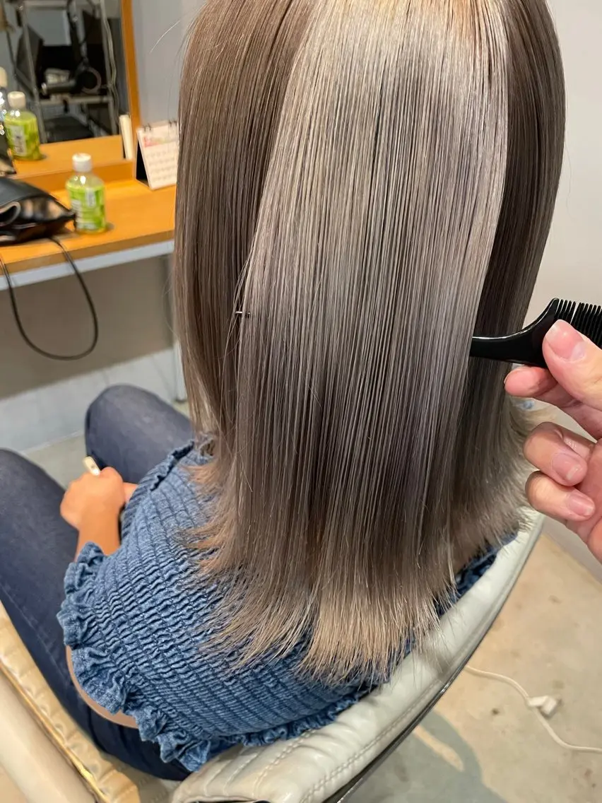 セミロング カラー 吉村 夏椰のヘアスタイル