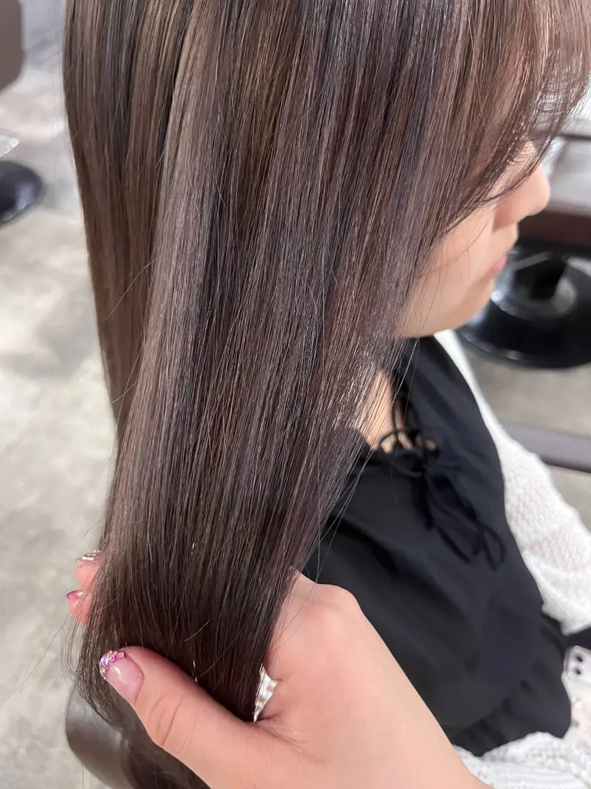 ロング カラー 山口 詩織のヘアスタイル