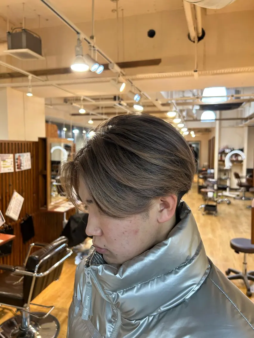 カラー YUYA / 艶髪ブリーチのヘアスタイル
