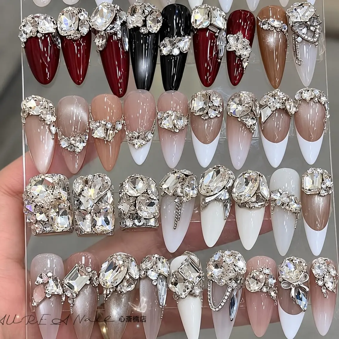 ネイル H-nail ロング/3D/Y2Kのネイルデザイン