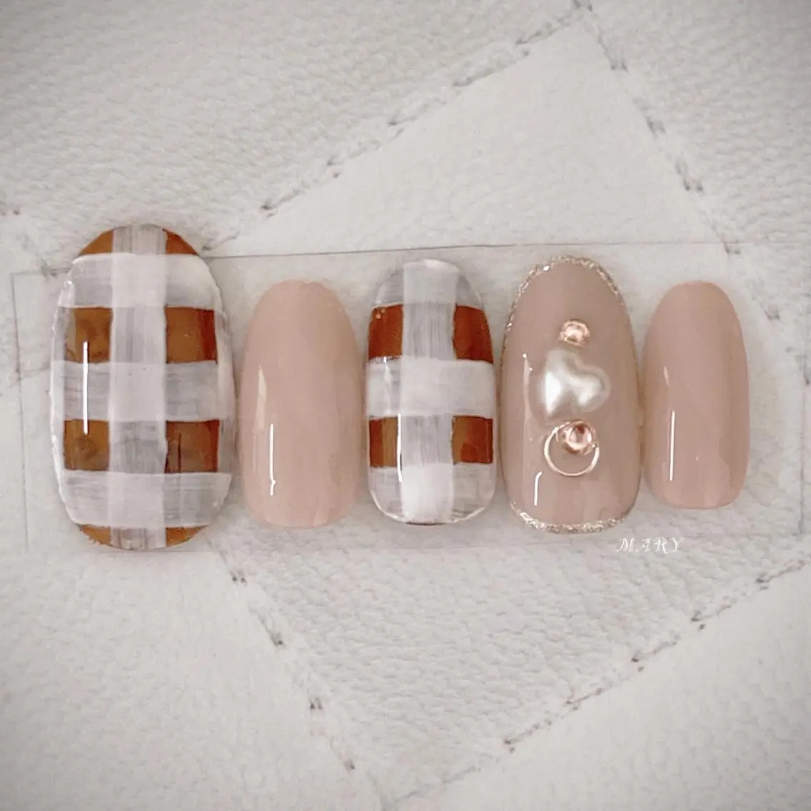 ネイル ブラウン ニュアンスネイル ワンカラーネイル ハンドネイル Mary nail .narumiのネイルデザイン