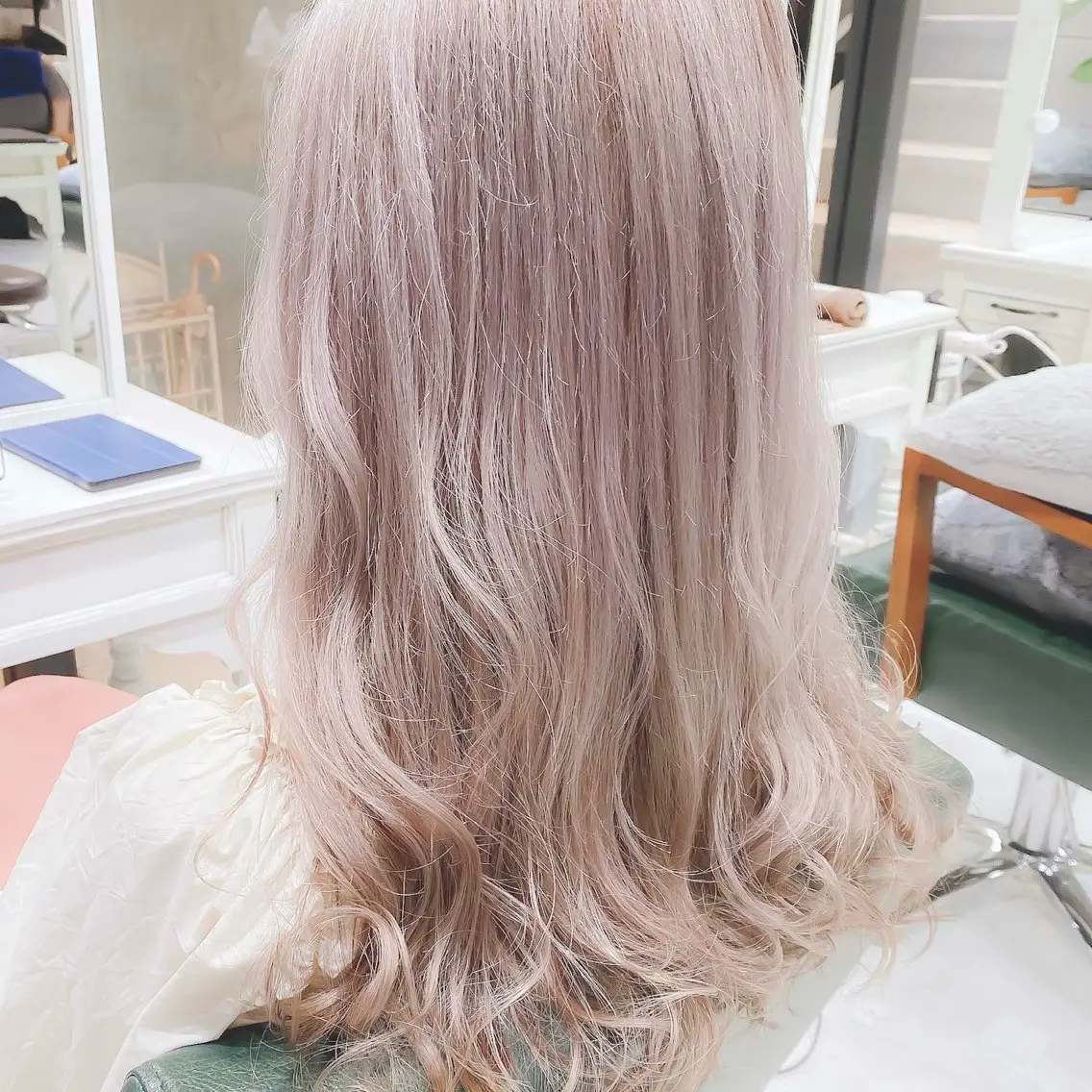 ロング カラー ベージュカラー ブリーチ デザインカラー ハイトーンカラー ピンクカラー ヘアカラー トリートメント ヘアセット DAYS Men’sのヘアスタイル