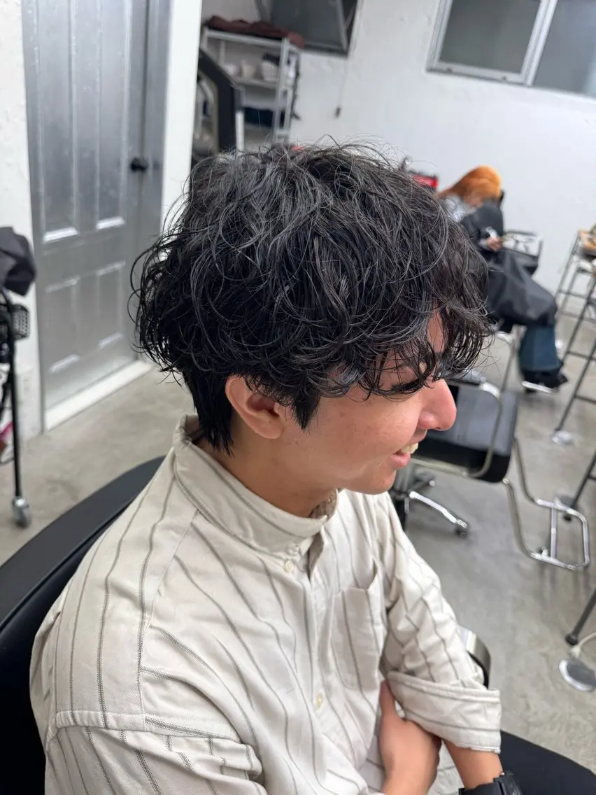 ミディアム パーマ メンズ ミディアムパーマ センターパート メンズパーマ シャドーパーマ メンズショート カット パーマ トリートメント 💈メンズ特化💈 TASUKUのヘアスタイル