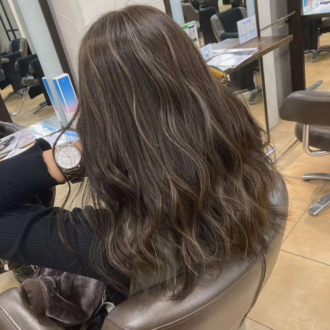 セミロング ハイライト lien ヒジリのヘアスタイル