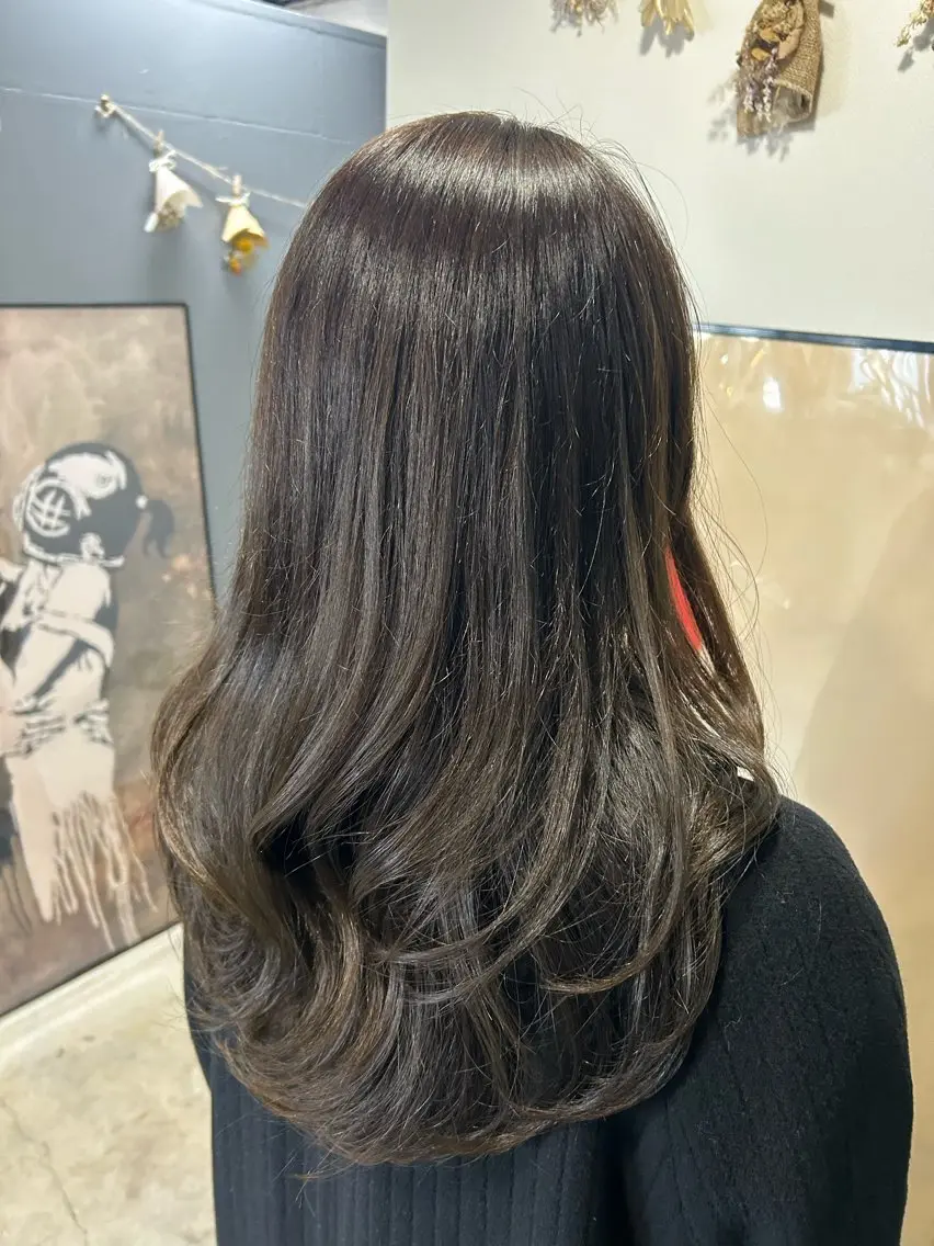 セミロング カラー グレージュ わかばやし ゆうこのヘアスタイル