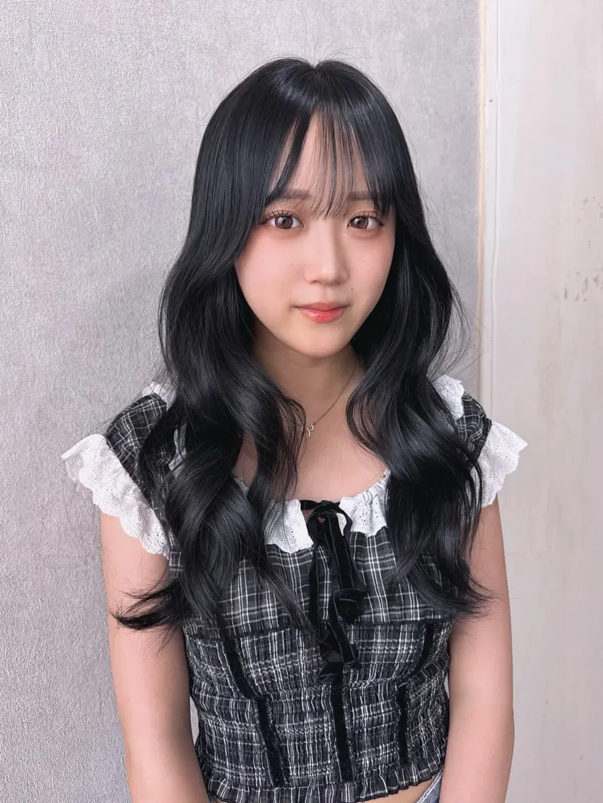 ロング カラー 黒髪 ブルーカラー ブルーブラック ダークグレー ダークグレージュ カット ヘアカラー トリートメント 赤み無し柔らかカラー 【梅田】madokaのヘアスタイル