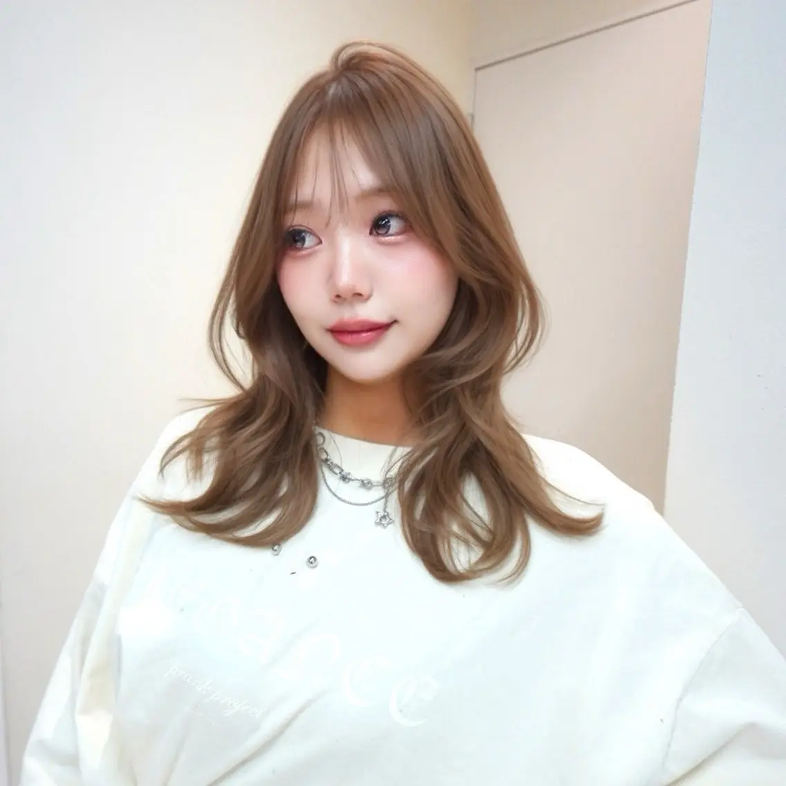 ミディアム カラー ミディアムレイヤー ベージュカラー ブリーチ ブラウンカラー ダブルカラー カット ヘアカラー トリートメント 🎀𝑆𝐴𝑅𝐴 /レイヤーカット🎀のヘアスタイル