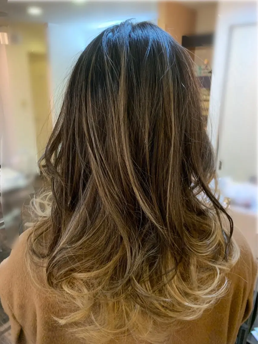 セミロング カラー バレイヤージュ ベージュカラー レイヤーカット カット ヘアカラー 西尾 太郎のヘアスタイル