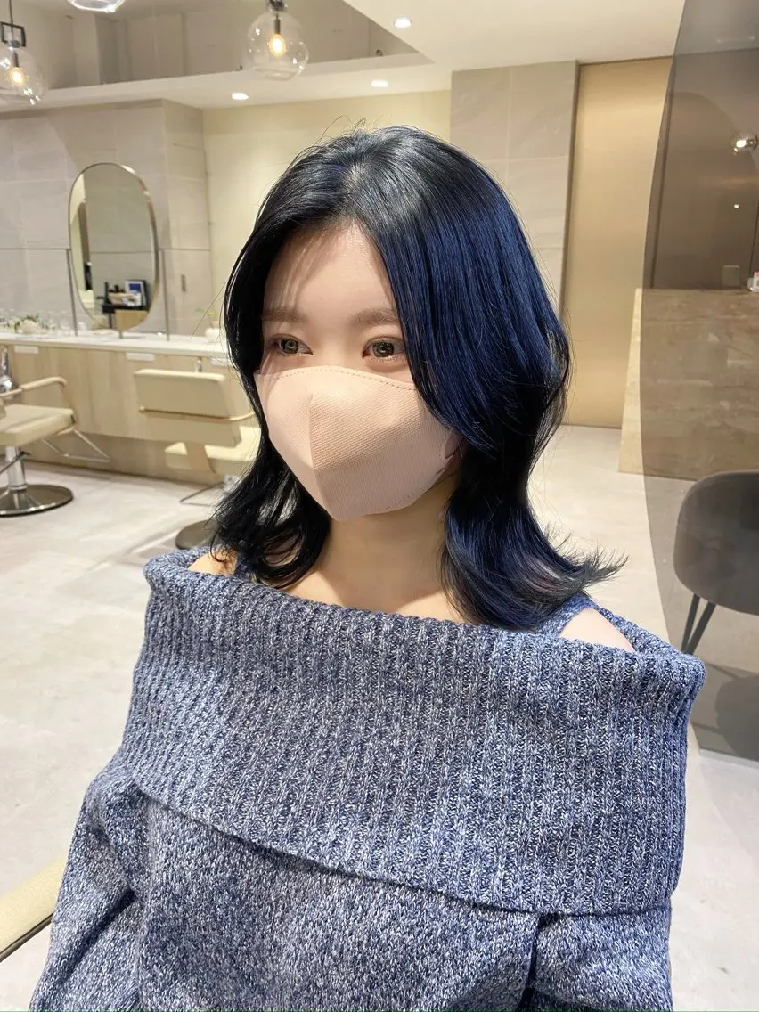 ミディアム カラー 黒髪 ブルーカラー ブルーブラック イルミナカラー くびれヘア カット ヘアカラー 透明感カラー🌿 グレージュ🐺陽介のヘアスタイル