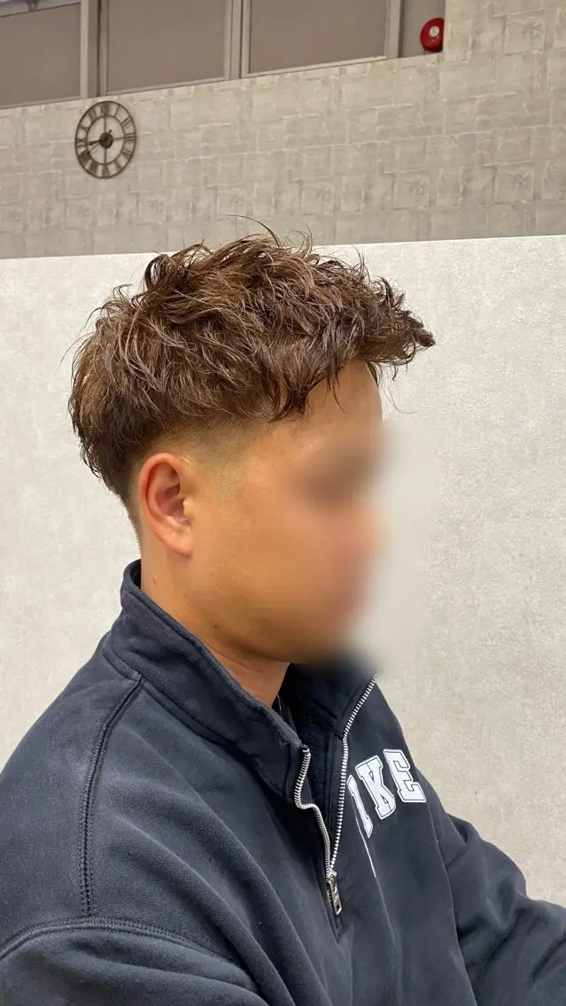 ショート レイヤーカット・透明 感カラー✨️春山栞菜のヘアスタイル