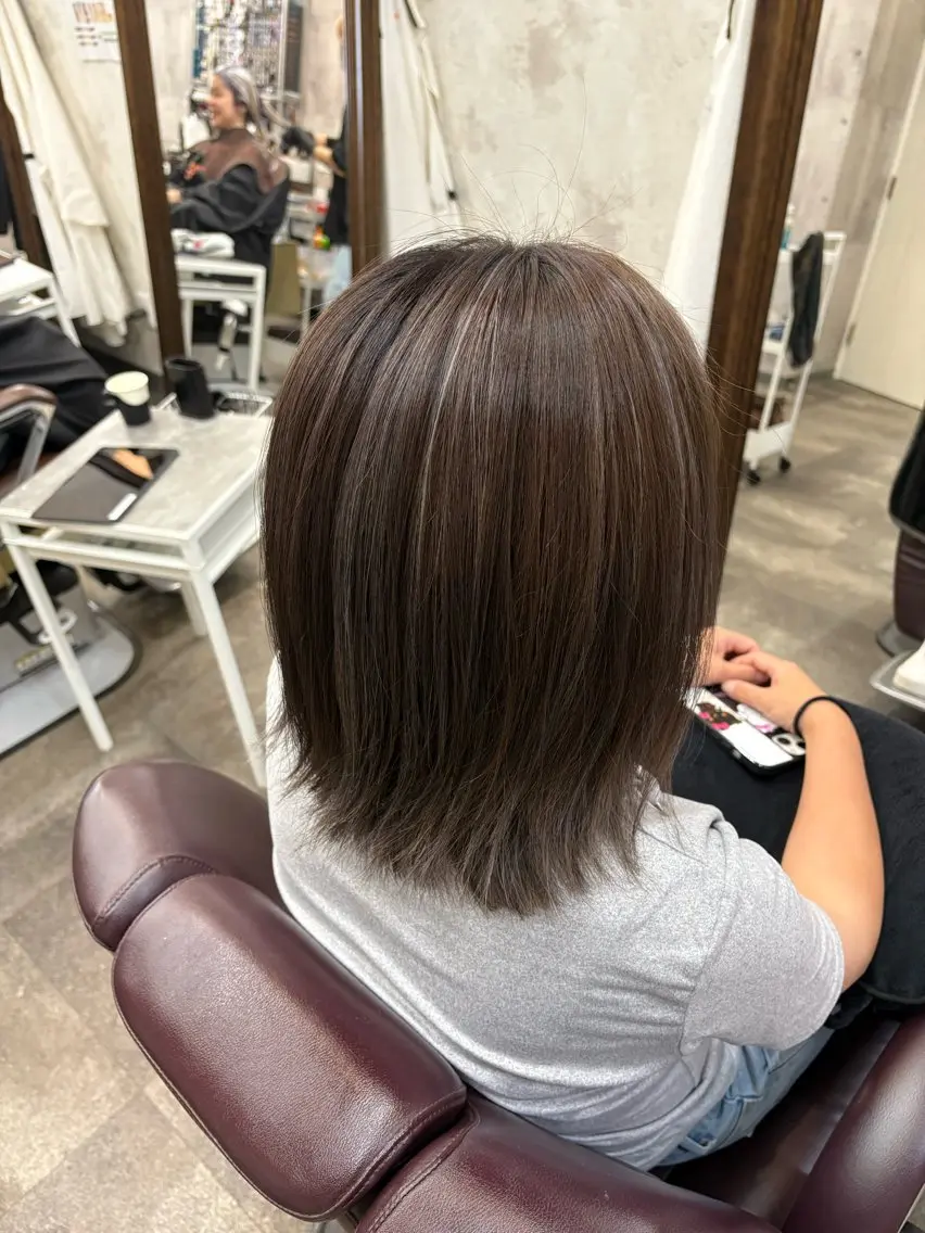 ミディアム カラー 藤田 麗安のヘアスタイル