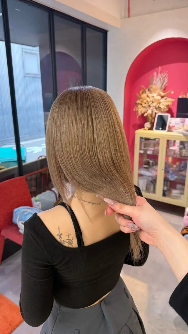 セミロング カラー ヘアカラー Boxmico. / カカズ コトネのヘアスタイル