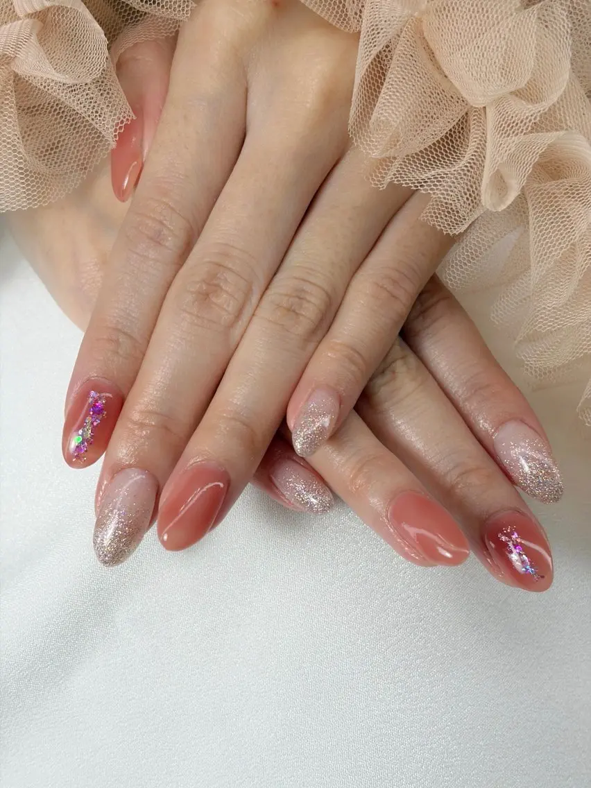 ネイル グラデーション ラメ(グリッター) ラメグラデーション オフィスネイル ピンク ハンドネイル iro+ nailのネイルデザイン