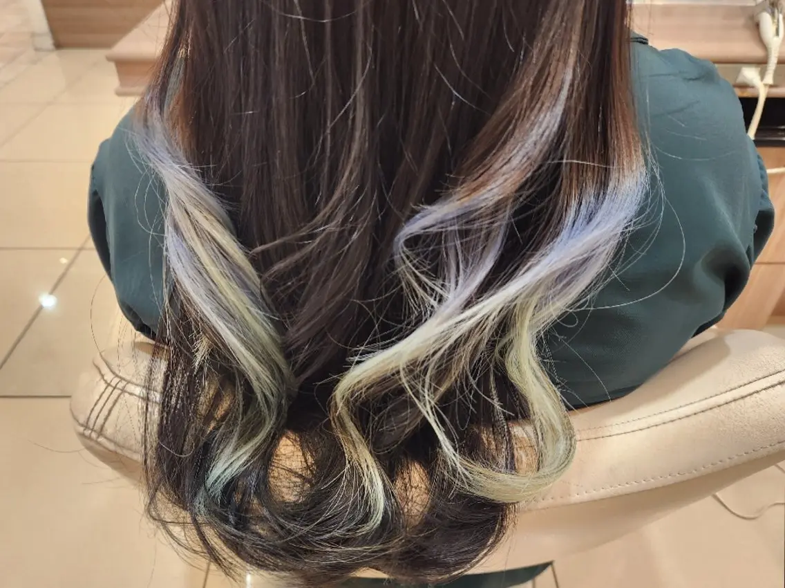 ロング カラー 推しアニメカラー🌈 ツヤ透明感カラー🦄のヘアスタイル