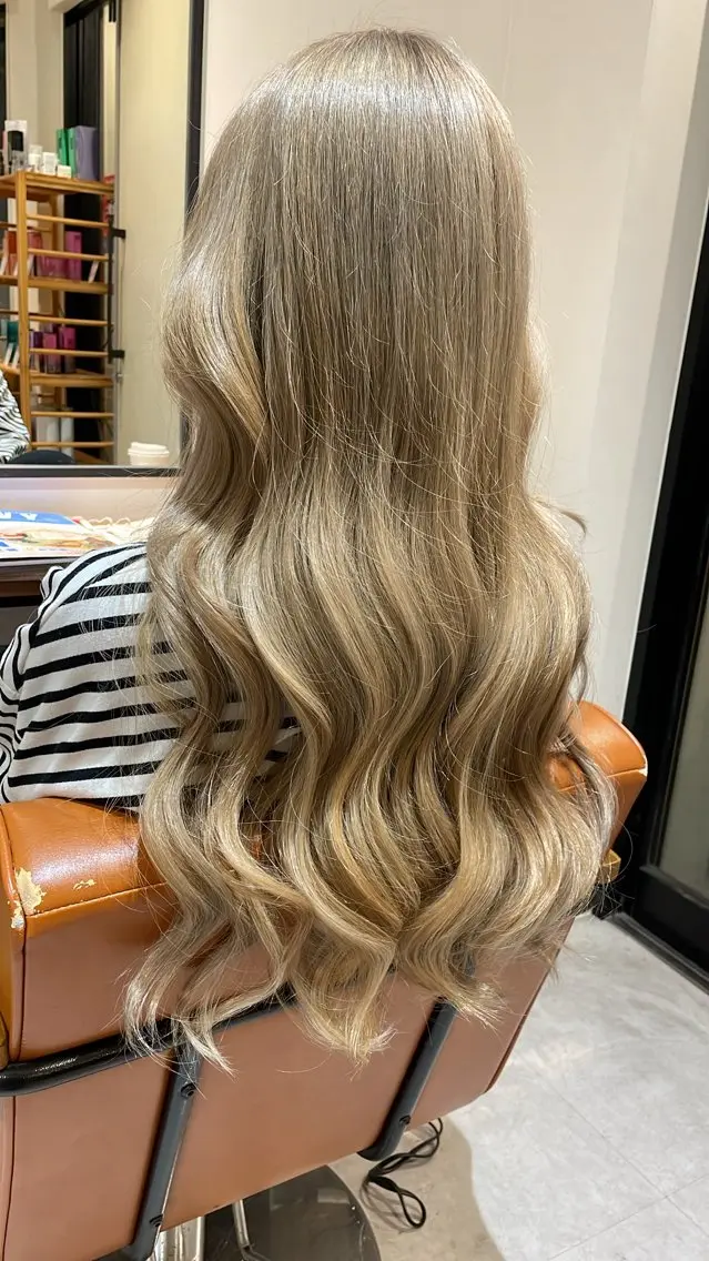 ロング ヘアカラー 中田 サヤカのヘアスタイル
