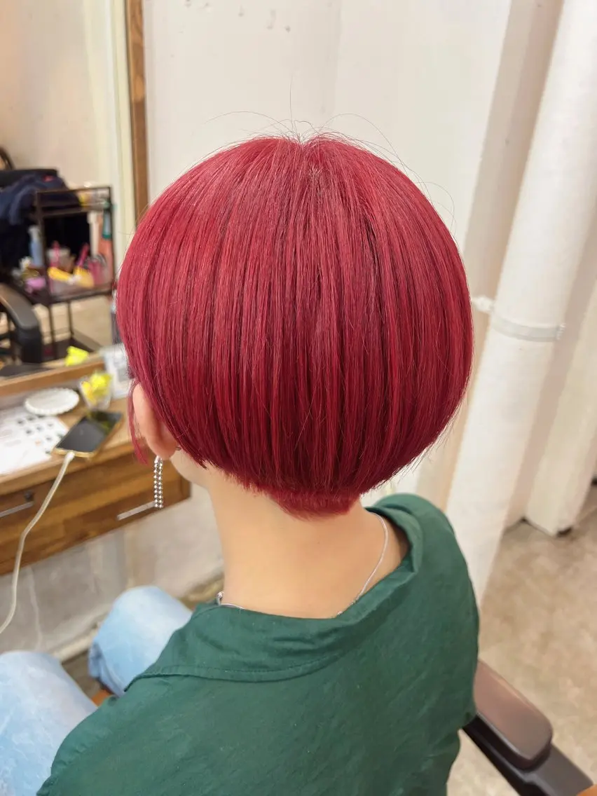 ショート ヘアカラー 🩷艶カラー 🧡💛リサ🫧のヘアスタイル