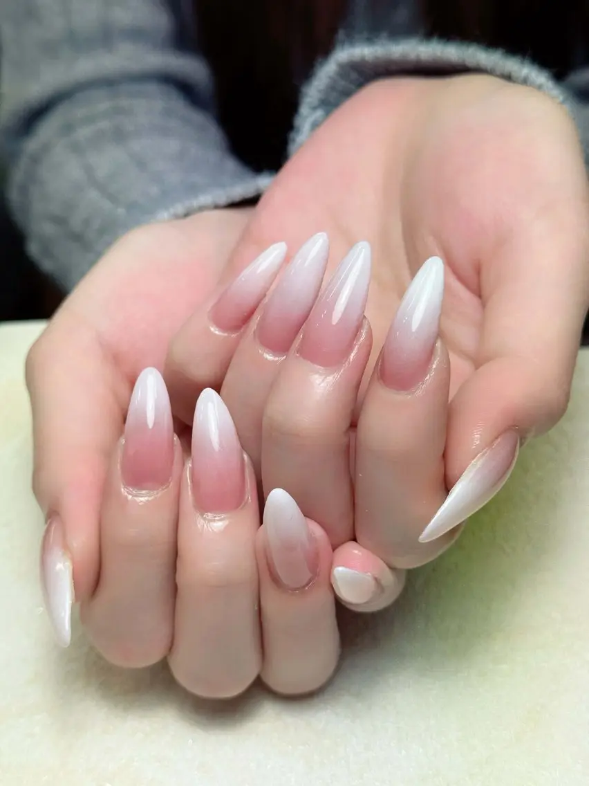 ネイル フレンチネイル ジェルネイル ガラスフレンチ 韓国ネイル ラメ(グリッター) 中野駅から2分 MEO NAILのネイルデザイン