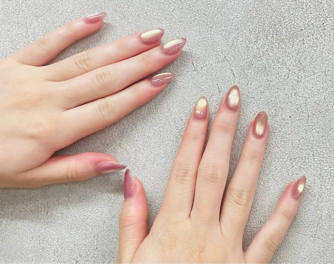 ネイル ゴールド マグネットネイル ピンク ハンドネイル minami nail🐰Raviのネイルデザイン