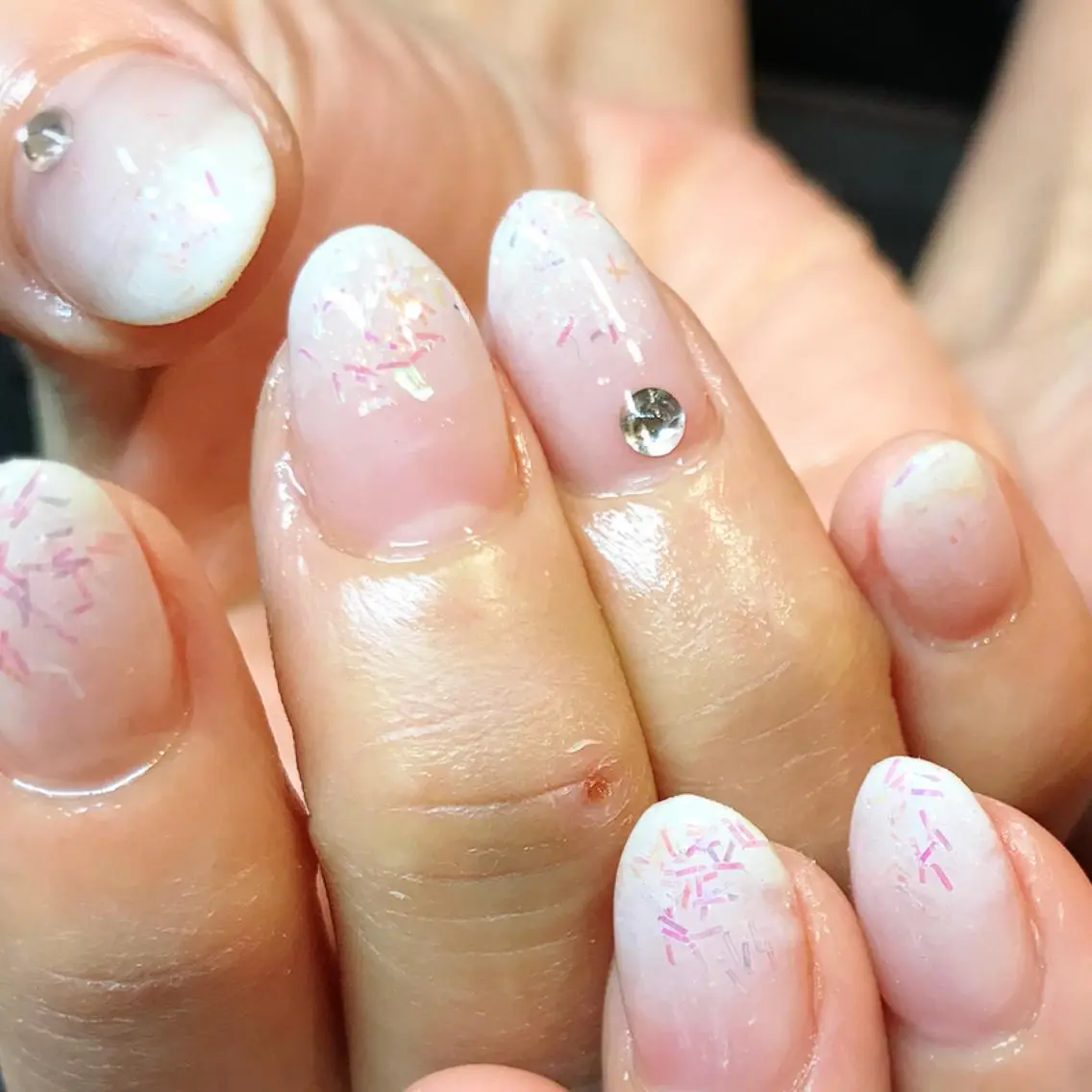 ミディアム ネイル ホワイト MKY salonのネイルデザイン