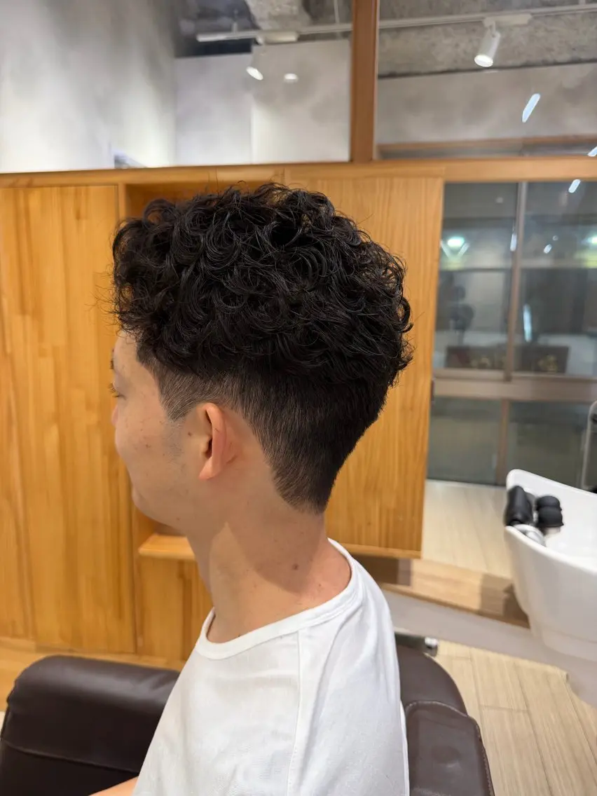 パーマ メンズ センターパート メンズパーマ ニュアンスパーマ カット パーマ レディースカット モデル募集　山田省吾のヘアスタイル