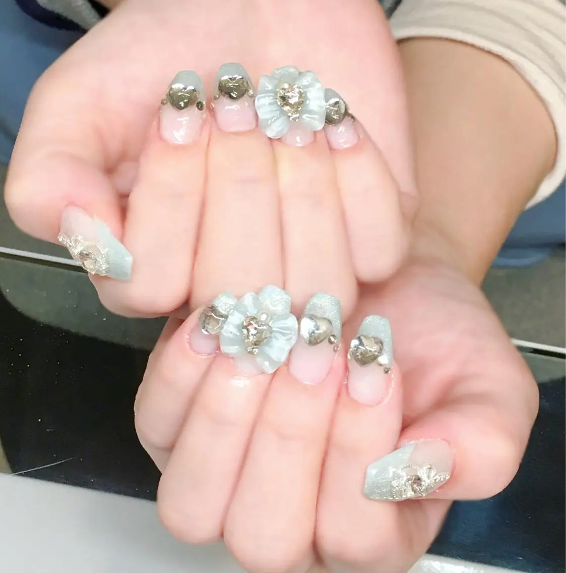 ネイル ジェルネイル ハート 水色 ワンホンネイル 冬ネイル Nyanco Nailのネイルデザイン