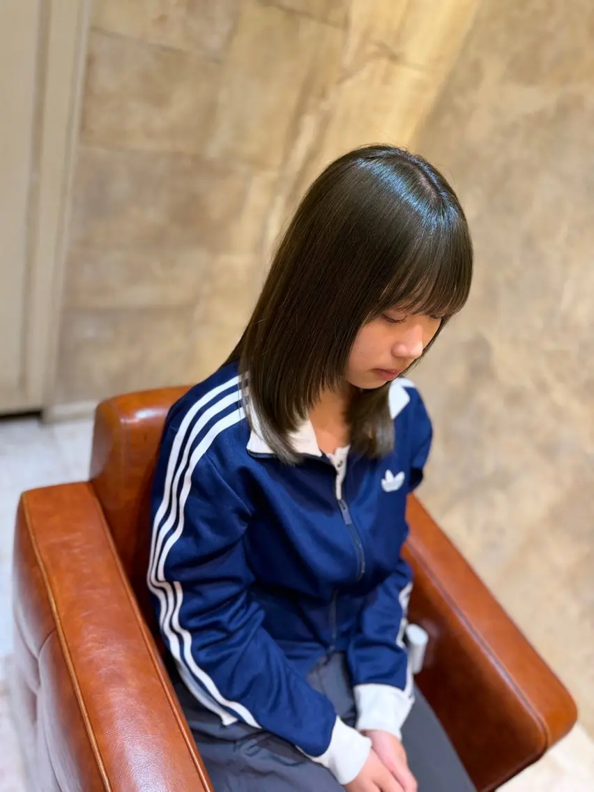 セミロング カラー ベージュカラー 透明感カラー オリーブベージュ ヘアカラー 小妻 陸人のヘアスタイル