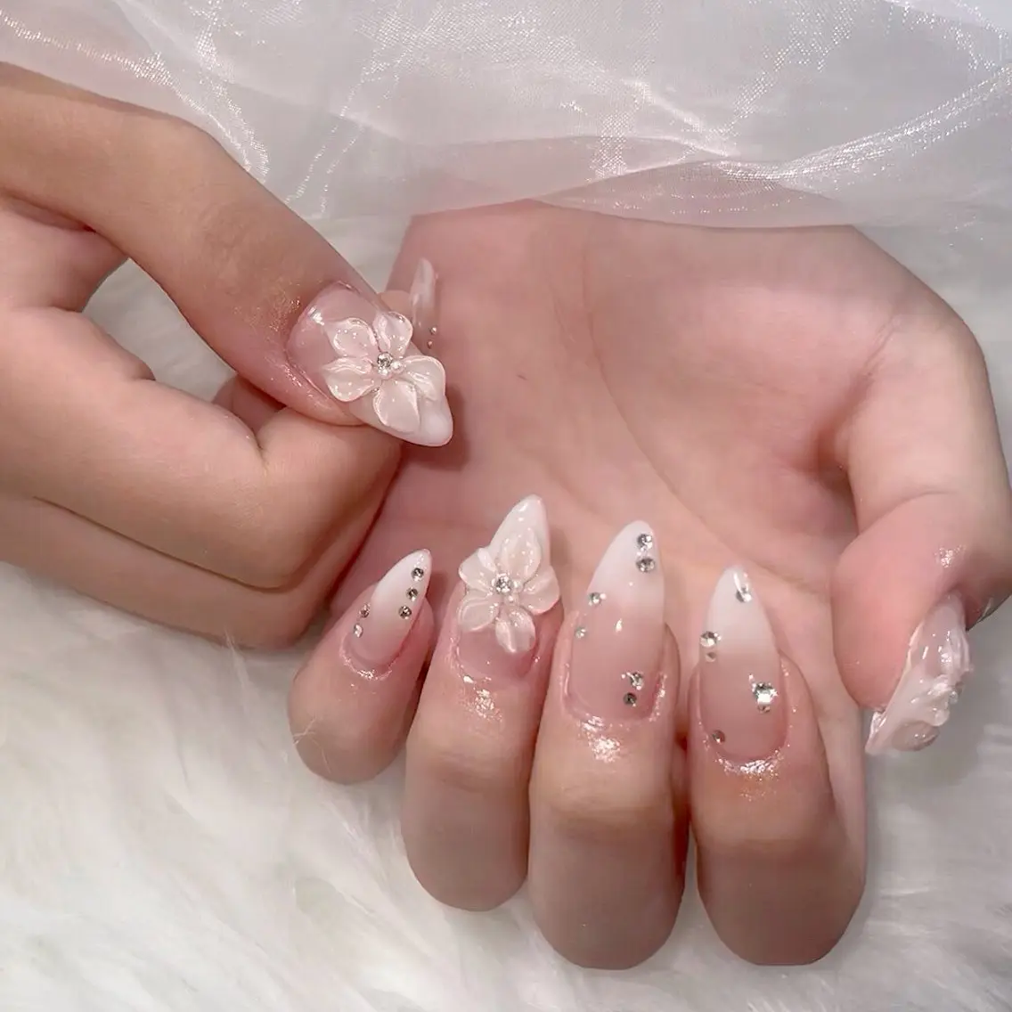 ネイル オーロラネイル 長さ出し フラッシュネイル フレンチネイル ジェルネイル ハンドネイル ハンドケア CiCi Nail Salonのネイルデザイン