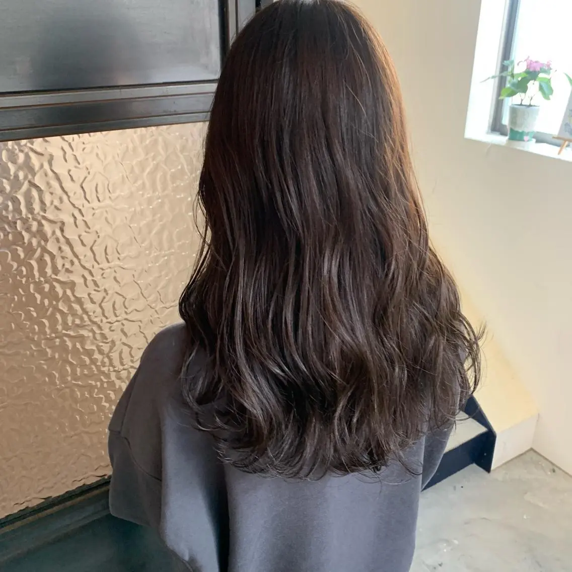 セミロング カラー 本間 結衣のヘアスタイル