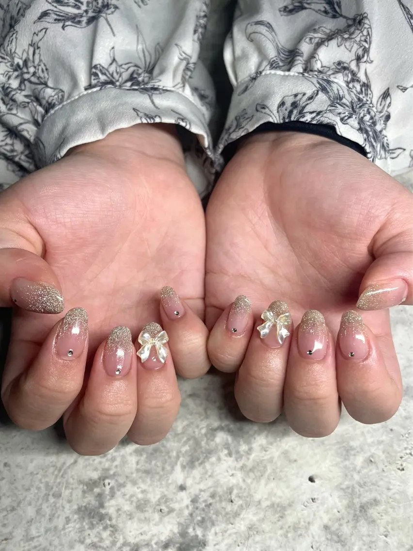 ネイル ラメ(グリッター) ラメグラデーション ハンドネイル IROHA NAIL Kurumi🪽🫧のネイルデザイン