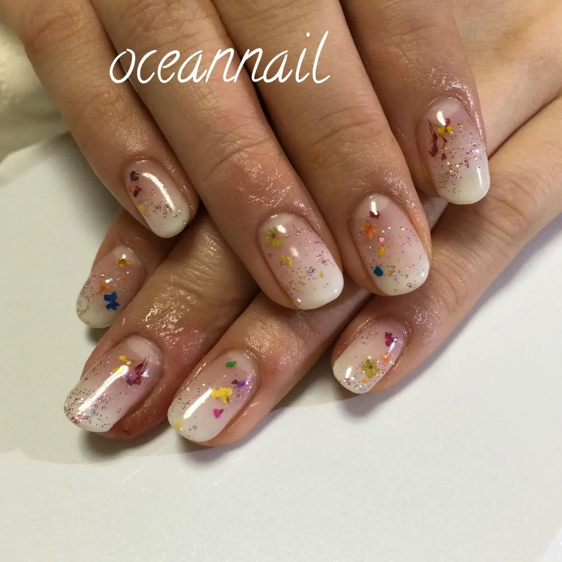 ネイル フラワーネイル グラデーション ホワイト プライベートサロン oceannailのネイルデザイン